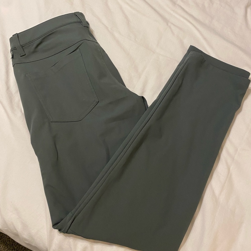 Lululemon men’s green ABC pant 32x32. Classic fit